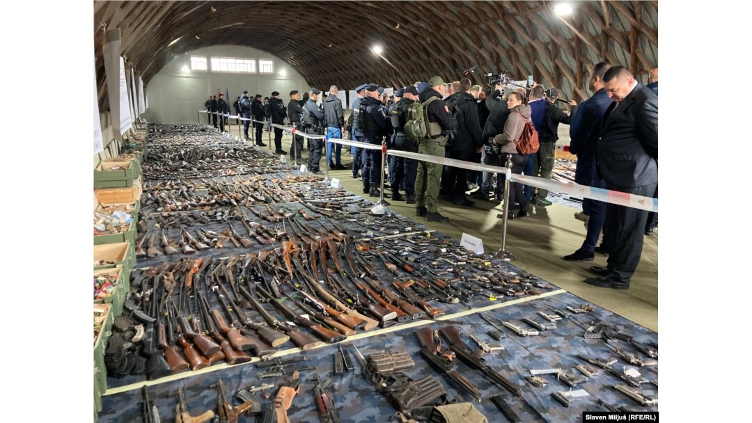 Puške, mitraljezi, ručne bombe među predatim oružjem u Srbiji 