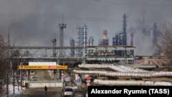 За даними джерел агенції, нафтосховище на заводі було підпалено, серед пошкодженого обладнання – залізнична естакада і установка гідроочищення. Фото ілюстративне 