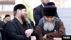 Глава Чечни Рамзан Кадыров и муфтий Чечни Салах Межиев (слева направо) на церемонии открытия новой мечети имени пророка Ибрагима. Грозный, 6 октября 2023 года