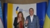 Узбекистанская журналистка Марина Козлова с послом Украины в Узбекистане Миколой Дорошенко.