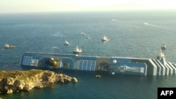 Лайнер Costa Concordia после катастрофы. 14 января 2012
