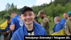 Ресей тұтқынынан босап, еліне оралған украин азаматтары. Украина президенті 2025 жылғы 26 маусымда әлеуметтік желіде жариялаған фото