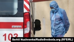 В Україні – пік пандемії коронавірусу, вважає частина експертів. Натомість у МОЗ стверджують, що кількість нових хворих зменшується, а з лікарень виписується більше пацієнтів, ніж надходить нових