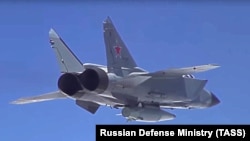 Російський літак МіГ-31 несе ракету типу «Кинджал», фото ілюстративне