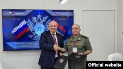 Ռուսաստան - Հայաստանի պաշտպանության նախարար Արշակ Կարապետյանը Рособоронэкспорт-ի տնօրեն Ալեքսանդր Միխեևի հետ քննարկել է հայ-ռուսական ռազմատեխնիկական համագործակցության հարցեր, 23-ը օգոստոսի, 2021թ.