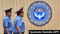 Ворота здания ГКНБ. 