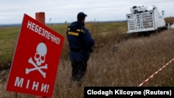 За даними ДСНС, потенційно небезпечними через замінування є третина від загальної площі України