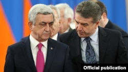 Президент Армении Серж Саргсян (слева) и премьер-­министр Карен Карапетян