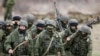 Российские военные без опознавательных знаков под украинской военной частью в Перевальном, Крым, 5 Марта 2014 года
