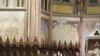 Dirijorul Mark Mast mulțumind publicului la sfîrșitul concertului de la Assisi
