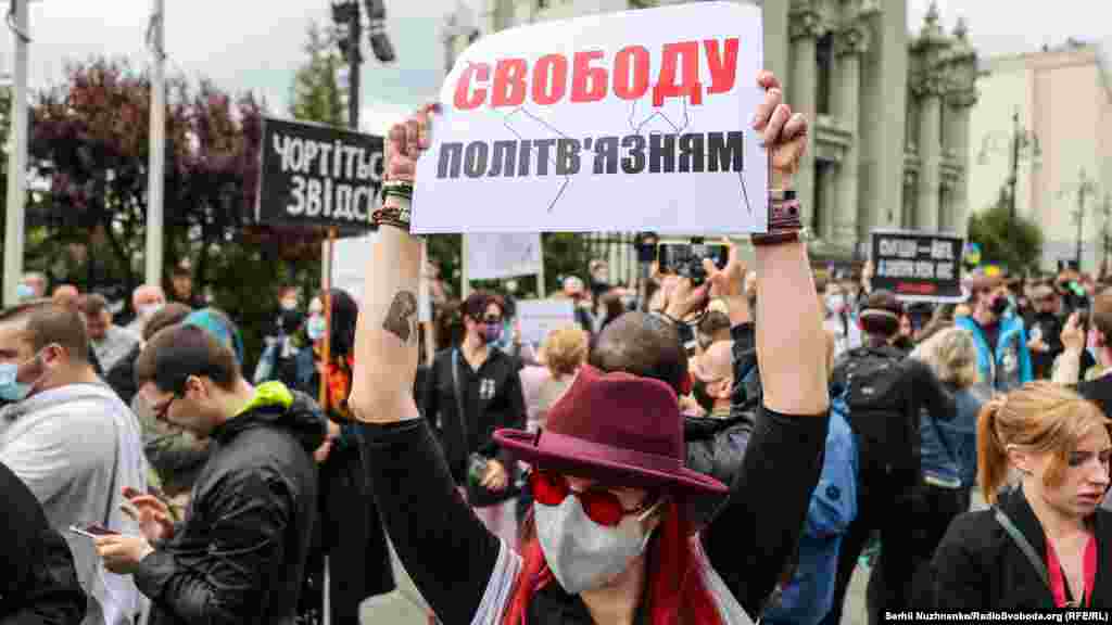 23 лютого Приморський районний суд Одеси оголосив вирок Стерненку у справі за обвинуваченням у викраденні в 2015 році людини – Сергія Щербича. Стерненка позбавили волі на сім років і три місяці та визнали винним за усіма статтями. Це – незаконне зберігання зброї, викрадення людини (звільнили від покарання через строки давності), напад з метою заволодіння чужим майном. Аналогічний вирок отримав і Демчук