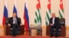 Сергей Лавров ответил только на три вопроса