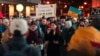 «Коли чуєш, що Україна сама винна, що на неї напали, то здобуваєш навички політика». Як біженці у Канаді протидіють дезінформації