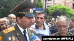Վոլոդյա Ավետիսյանը բողոքի ցույցի ժամանակ, արխիվ