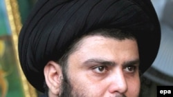 مقتدا صدر در در سال ۲۰۰۰ نيز در درس خارج آيت الله احمد اسحاق فياض، که افغان و يکی از چهار مرجع مهم نجف است، نام نويسی کرده بود.