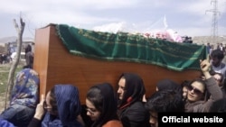 تشییع جنازه فرخنده توسط زنان افغانستان