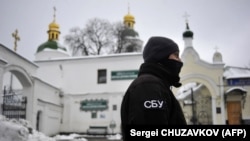 Під час заходів СБУ в будівлях УПЦ (МП) на території Києво-Печерської лаври з метою, як заявили у відомстві, «протидії підривній діяльності російських спецслужб в Україні». Київ, 22 листопада 2022 року