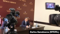 Президент подчеркнул, что эти санкции не создают для него проблем, т.к. у него нет никаких дел на Украине и он не собирается посещать эту страну