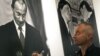 Dmitri Azarov, fotograf al grupului editorial „Kommersant”, alături de una din fotografiile sale cu premierul Putin