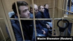 Четверо з захоплених українських військових на засіданні суду, Москва, січень 2019 року
