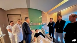 Մրցավար Հալիլ Ումութ Մելերին հիվանդանոցում, Անկարա, 12 դեկտեմբերի, 2023թ.
