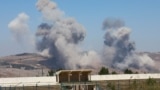ستون‌های دود برخاسته از حمله هوایی اسرائیل به ارتفاعات شهر نبطیه در جنوب لبنان، جمعه ۶ تیر 