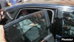 Շիրակի թեմի առաջնորդը՝ Քննչական կոմիտե գնալիս, 27-ը հունիսի, 2025թ. 