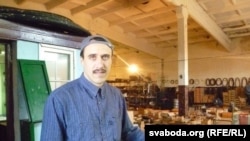 Павал Севярынец на хіміі. Вёска Куплін. 
