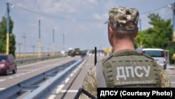 Результати тестів та документ про вакцинацію дають можливість українцям чи іноземцям, які постійно проживають в Україні, уникнути самоізоляції під час повернення з-за кордон