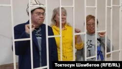 Темирлан Султанбеков, Ирина Карамушкина жана Роза Түрксевер. 