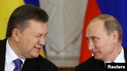 Віктор Янукович (л) та Володимир Путін (фото архівне)
